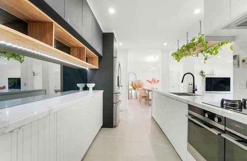 Duncraig House | Duncraig Dream with Pool and Alfresco BBQ