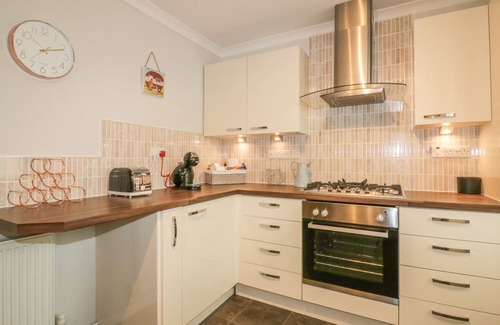 Goonhavern Cottage | DUNE HAVEN, pet friendly, with open fire in Perranporth