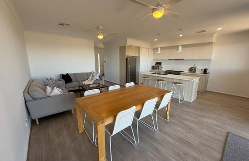 Muloowurtie House | Dune Sea - Modern 2 storey , Beachfront! Off Peak special available!