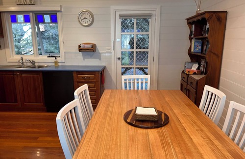 Port Fairy Cottage | Dunes - elegant beach villa with huge swim spa