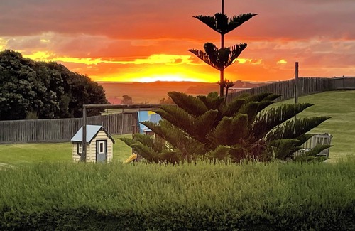 Port Fairy Cottage | Dunes - elegant beach villa with huge swim spa