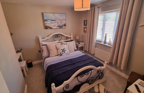 Weston-super-Mare Bed & Breakfast | Dungarvon House, Hot Tub, Garden, Summerhouse, & EV Charging