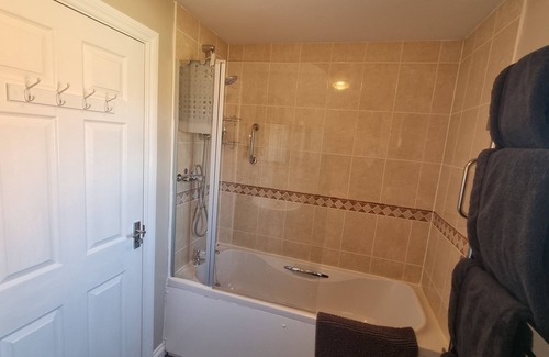 Weston-super-Mare Bed & Breakfast | Dungarvon House, Hot Tub, Garden, Summerhouse, & EV Charging