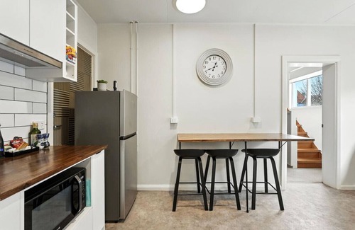 North Hobart Apartment | Dunn Cottage North Hobart x 6