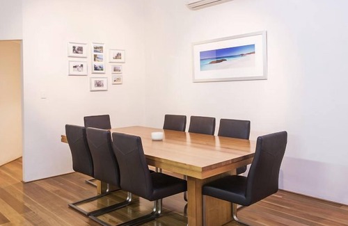 Dunsborough House | Dunsborough Cape Retreat, walk to beach and town