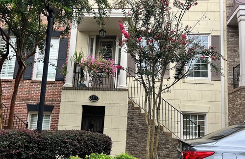 Sandy Springs House | Dunwoody Dreamz…in Sandy Springs