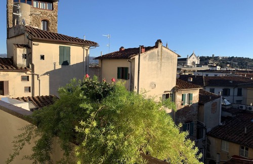 Sant' Ambrogio Apartment | DUOMO, MEDIEVAL TOWER Florence: SANTA CROCE in the DONATI TOWER 4th floor w/lift