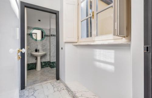 Milan Centre Apartment | Duomo3'-Skylight-IdroPool-Private-Cinema-FreePark