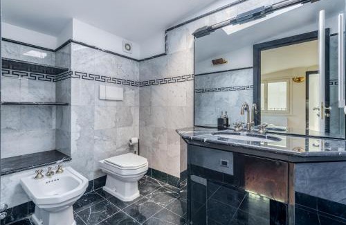 Milan Centre Apartment | Duomo3'-Skylight-IdroPool-Private-Cinema-FreePark
