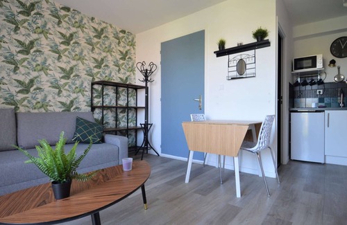 Courseulles-sur-Mer Apartment | Duplex apartment - close to the beach with balcony