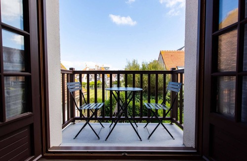 Courseulles-sur-Mer Apartment | Duplex apartment - close to the beach with balcony