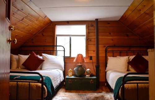 Drake Hotel | Duplex Cabin (#13) at The Woolly Bugger Inn