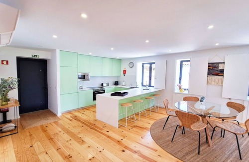 Covilha Apartment | Duplex com Jacuzzi, Terraço, & Bbq. Vista Serra