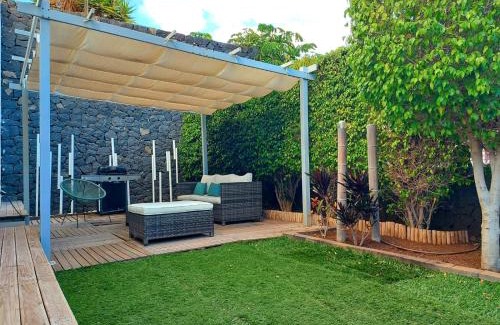 Acoran Apartment | Duplex with sea views, garden and terrace