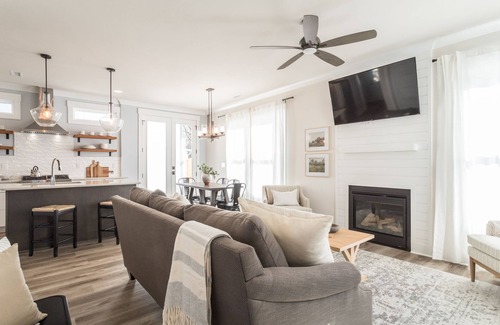 Durham House | Durham's Modern FarmHome! Minutes from Downtown and a mile from Duke University!