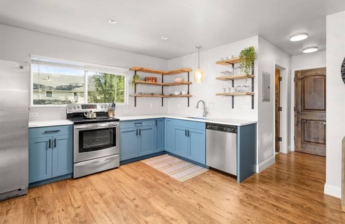 Carbondale Apartment | Dwell Well on Main - Best Deck in Carbondale!