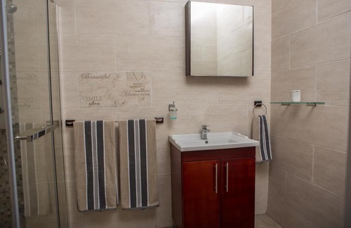 Durban North Bed & Breakfast | DYNA GUEST HOUSE