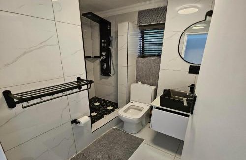 Hartbeespoort Villa | DZUVHA BOUTIQUE VILLA