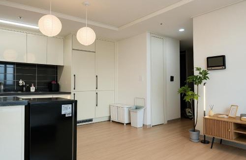 Songdo Apartment | E 2BR 60m2 Newly Built High Floor APT 2min to Hyundai Outlet Triple St 2Free Parking