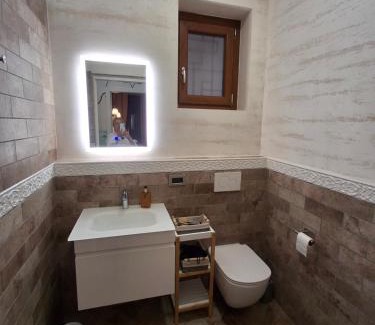 Cremona House | E R Suite