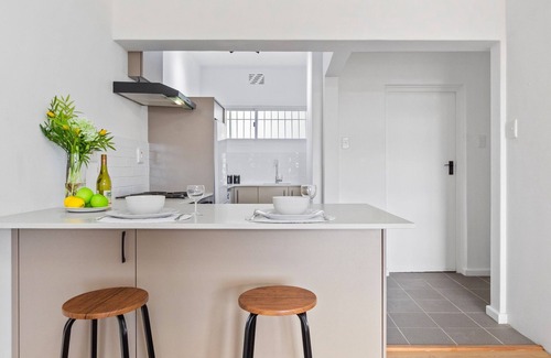 Three Anchor Bay Apartment | E1 Ventnor House - Studio Apartment, Sleeps 2