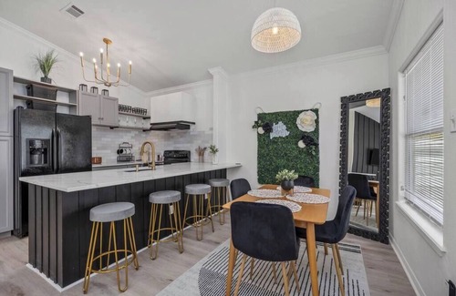 Greater East End House | EaDo Downtown Haven