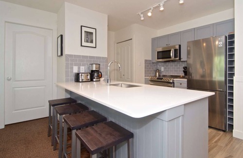 Village North Condo | Eagle Lodge 432 MOUNTAIN VIEWS + VILLAGE LOCATION! Professionally Managed + Cleaned