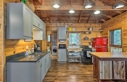 Three Lakes Cabin | Eagle River Lakefront Retreat w/Fire Pit & Grill