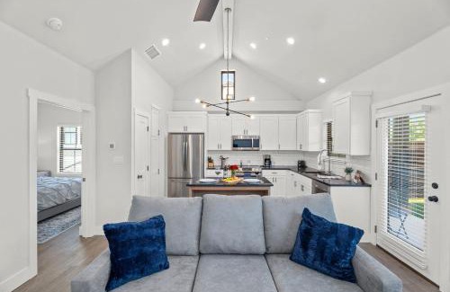 Fredericksburg House | Eagle's Hub - Hot Tub 5 Min to Main