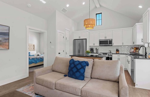 Fredericksburg House | Eagle's Landing 104 - Couples getaway with Hot Tub