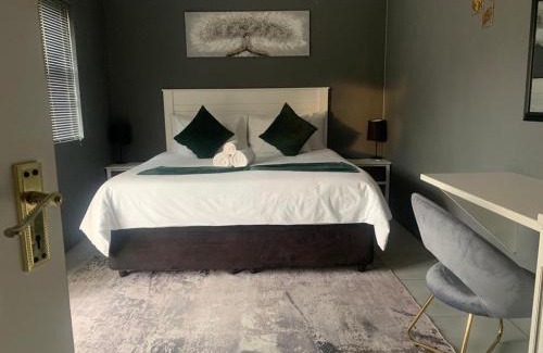 Komani Bed & Breakfast | Eagle's Nest B&B