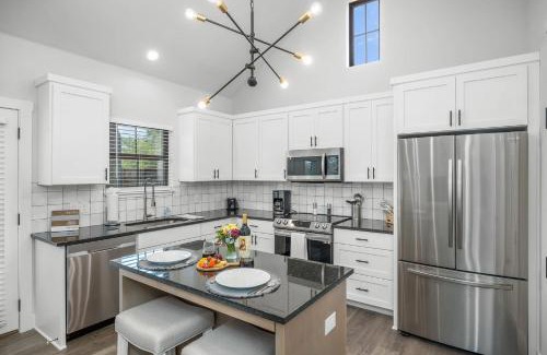 Fredericksburg House | Eagle's Villa - Hot Tub 5 Min to Main