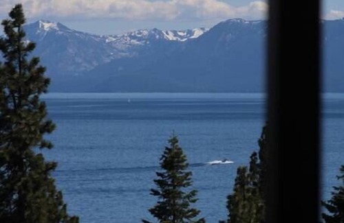Tahoe Vista Ski Chalet | Eagles Tahoe Chalet Panoramic Lake Views & HotTub