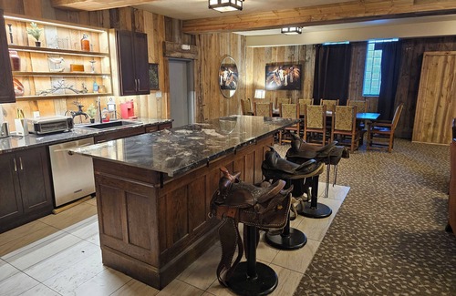 Miles City Apartment | Eaglescape Suites and Event Center