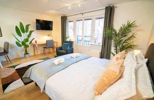 Olivedal Apartment | Earth-Toned Studio, Near Haga & Järntorget