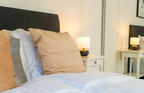 Olivedal Apartment | Earth-Toned Studio, Near Haga & Järntorget