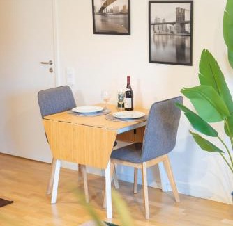 Olivedal Apartment | Earth-Toned Studio, Near Haga & Järntorget