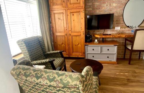 Folkestone Apartment | East Cliff Folkestone Guest Suite With Own Entrance