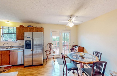 Nashville House | East End Harmony Retro Retreat | House in Nashville