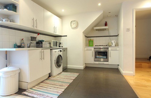East Finchley Apartment | East Finchley London N2, Large Apartment, Private Entrance, 5 mins Tube station