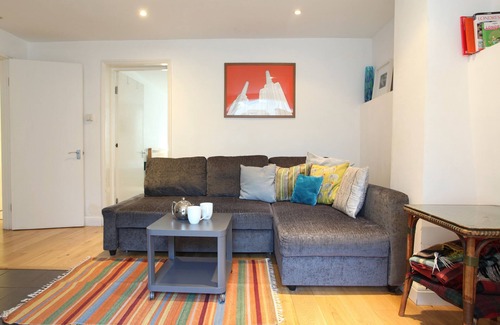 East Finchley Apartment | East Finchley London N2, Large Apartment, Private Entrance, 5 mins Tube station