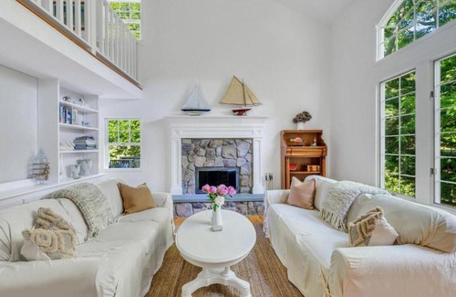 East Hampton North House | East Hampton Town Terrific