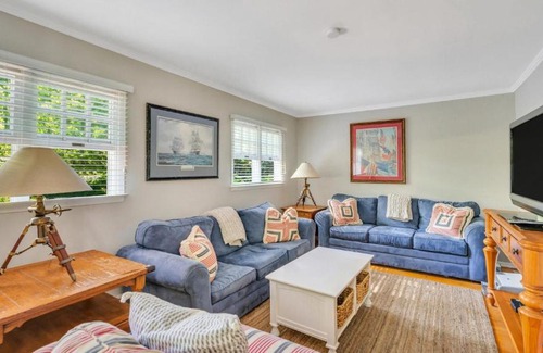 East Hampton North House | East Hampton Town Terrific