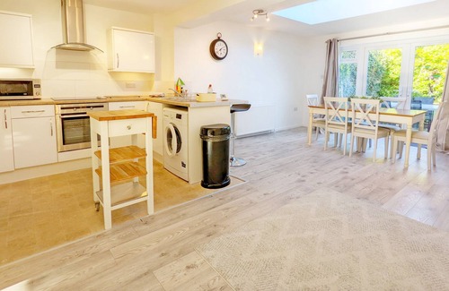 West Wittering Cottage | East Head, West Wittering - a cottage that sleeps 6 guests in 3 bedrooms