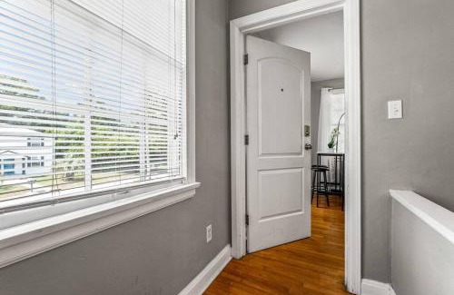 Southeast Pensacola Villa | East Hill Manor with 2 Kitchens Near Beach & Downtwn