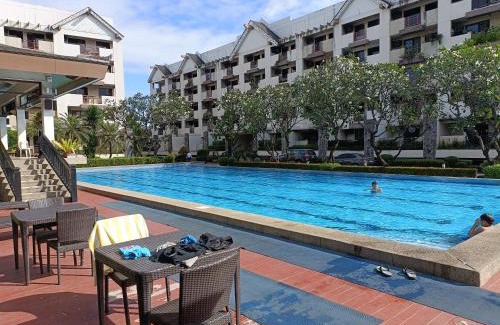 Pasig Apartment | East Raya Gardens Near BGC LIBIS 2Bedroom with Veranda Netflix Internet Pool