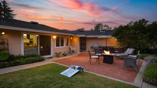 Montecito House | East Valley Manor by AvantStay Minutes to the Beach