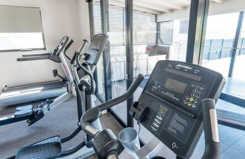 Cannon Hill Apartment | East Village Collective Poolside Urban Ease 15 min to Airport