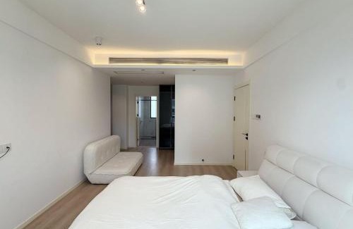 Huangpu Apartment | Eastern Hub - Bund Branch Premium 3-Bedroom Apartment with Bund View