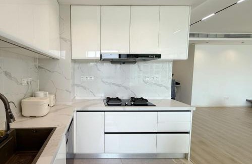 Huangpu Apartment | Eastern Hub - Bund Branch Premium 3-Bedroom Apartment with Bund View